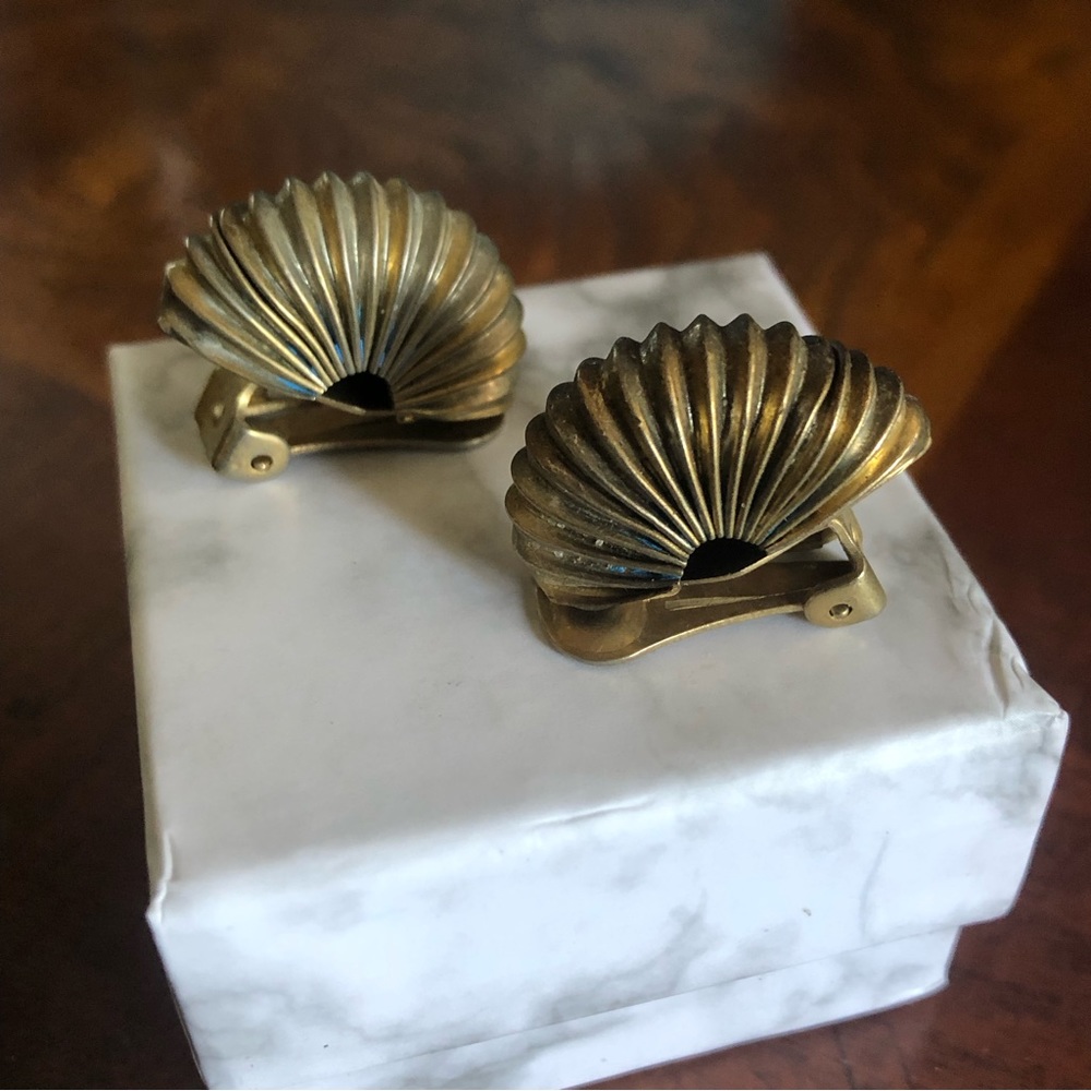 Vintage 70s brass tone slinky design dome clip on earrings